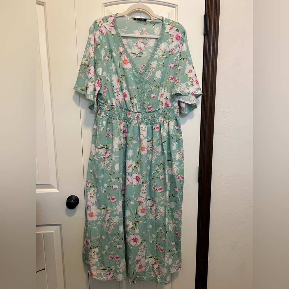 BloomChic Green Flutter Sleeve Maxi Dress